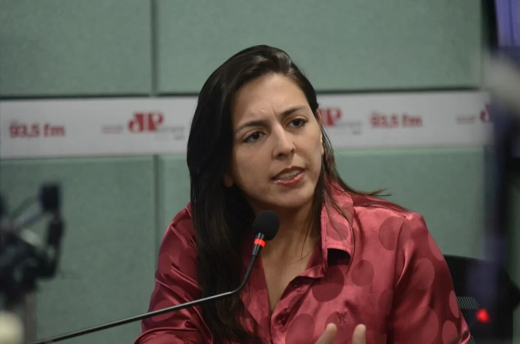 Natália Bonavides fala sobre transporte, saúde e educação em entrevista