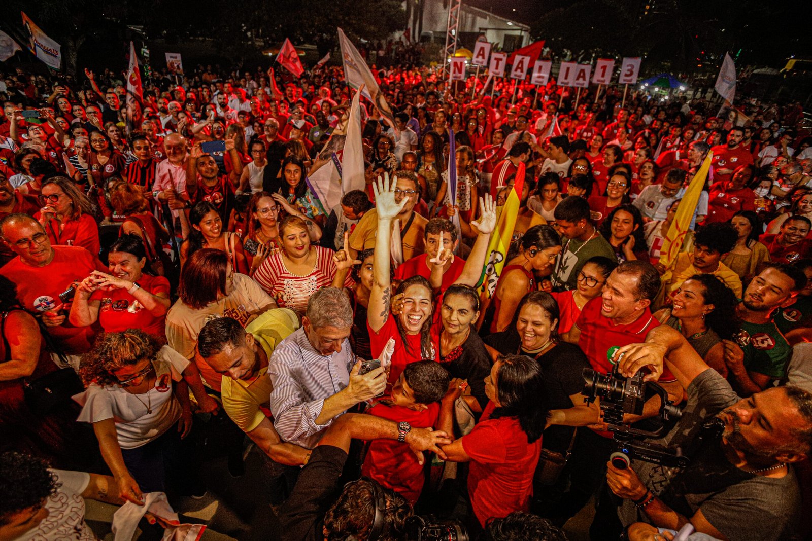 Natália reúne eleitores, lideranças, a governadora, deputados e vereadores em evento lotado na praça da Árvore de Mirassol