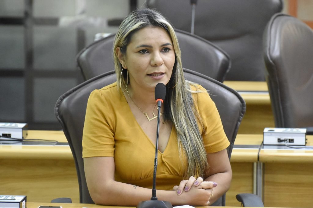 Eudiane Macedo se pronuncia sobre PEC 6×1 durante Assembleia