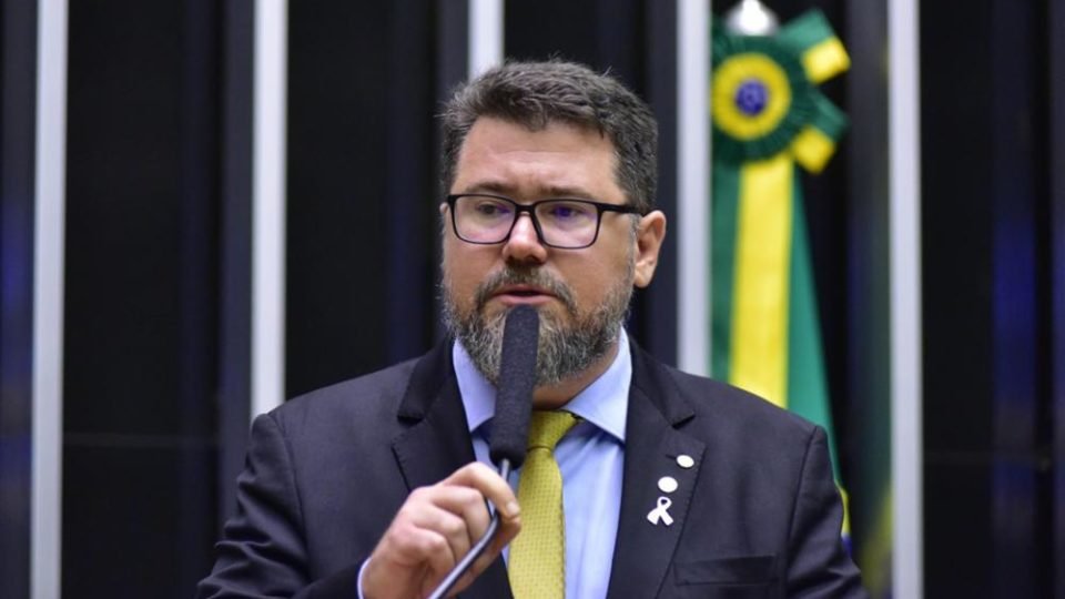 Deputado federal do PL propõe acabar com feriados nos dias de semana