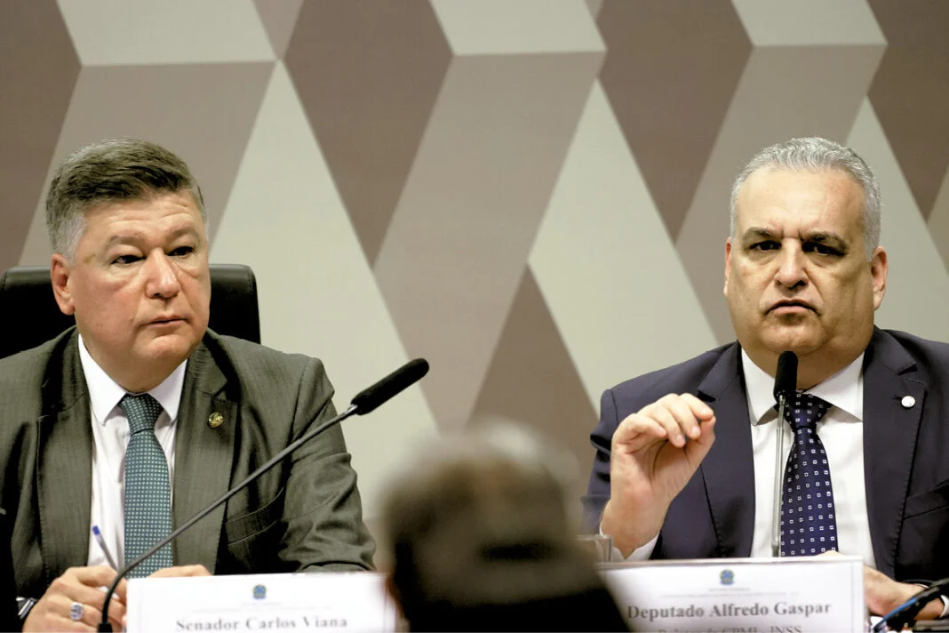 CPMI do INSS inicia trabalhos e aprova convocações de ex-presidentes e investigados