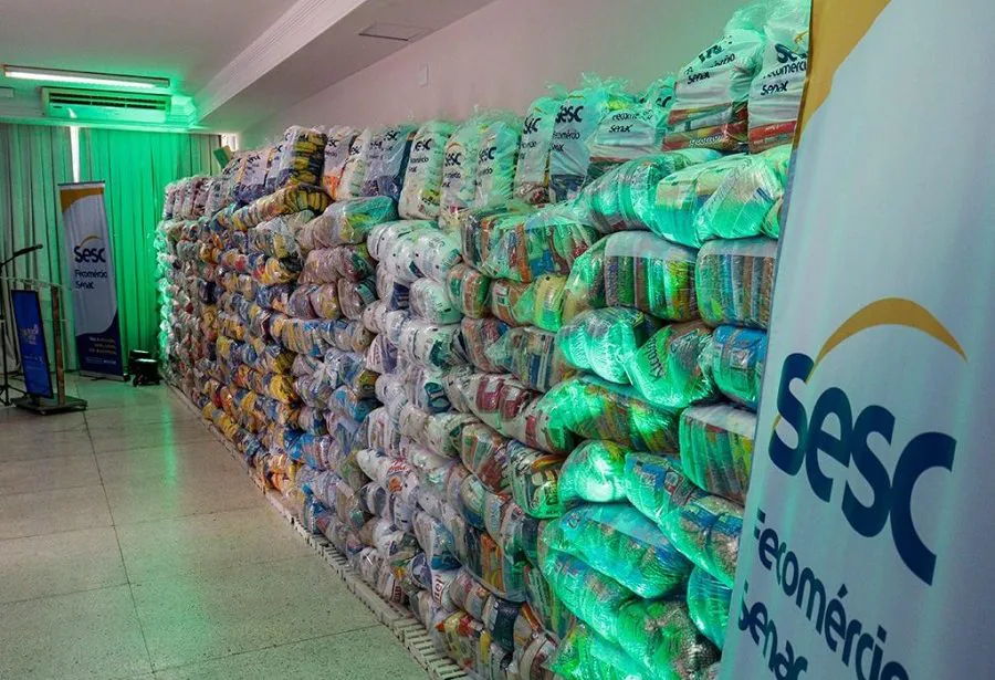 Projeto Sesc Mesa Brasil entrega 14 toneladas de alimentos arrecadados no show Garota VIP para instituições da Grande Natal
