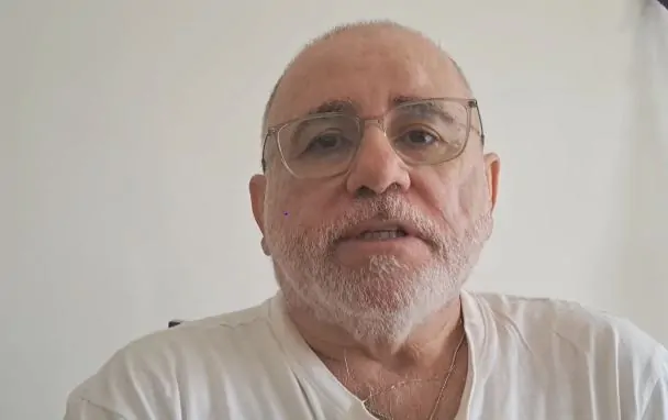 Homem cospe e agride verbalmente professor da UFRN após discurso em formatura