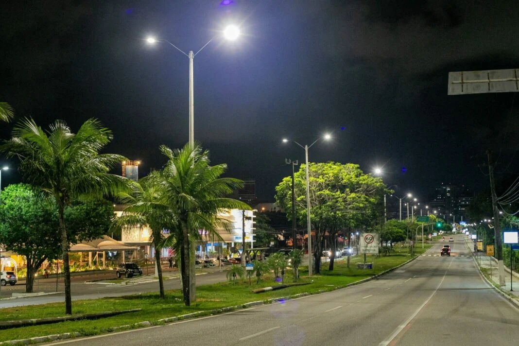 Natal se torna referência nacional com 89% da iluminação pública em LED