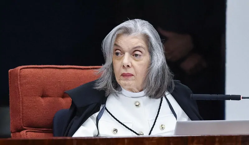 Cármen Lúcia aponta práticas antidemocráticas desde 2021 em julgamento sobre Bolsonaro