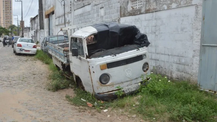 STTU vai recolher e leiloar carros irregulares e abandonados em Natal; entenda