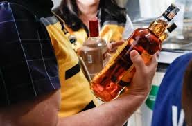 Polícia Federal investiga contaminação de bebidas com metanol em SP e se há distribuição em outros estados