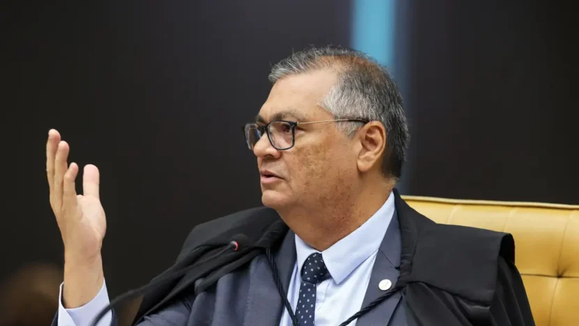 Flávio Dino vota pela condenação de Bolsonaro e demais réus na trama golpista