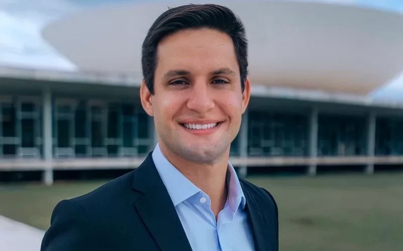 Rafael Motta visita Hospital Walfredo Gurgel e agradece equipe que salvou sua vida após acidente de kitesurf