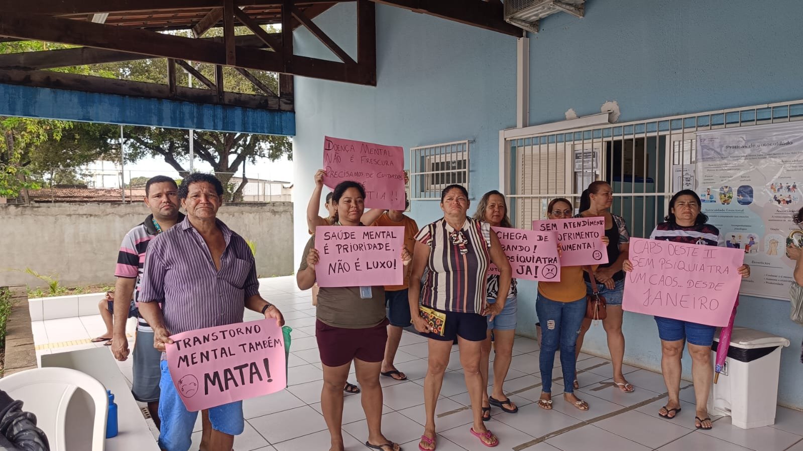 Pacientes e familiares do Caps Oeste II protestam em Natal por falta de psiquiatras