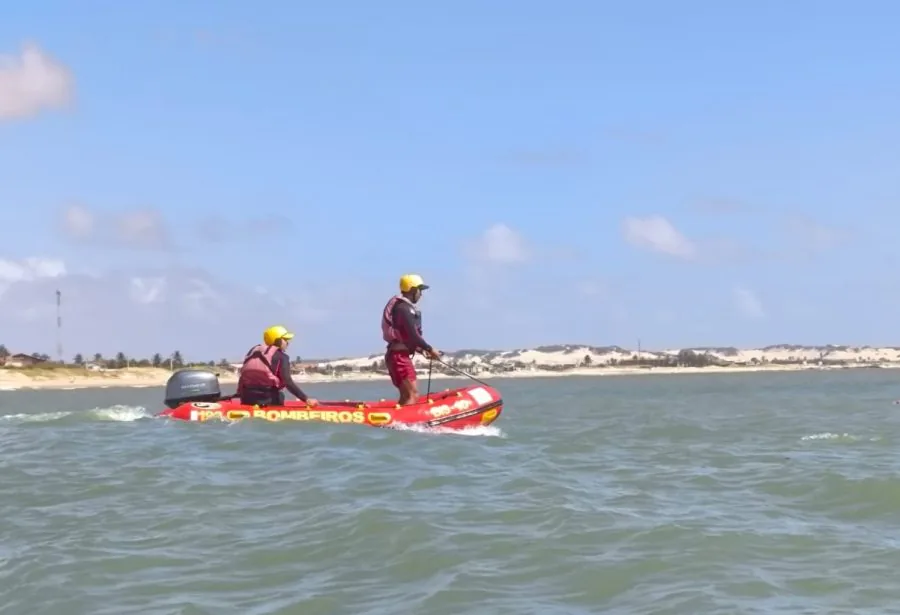 Buscas por homem desaparecido após se afogar na Praia do Forte seguem nesta quinta