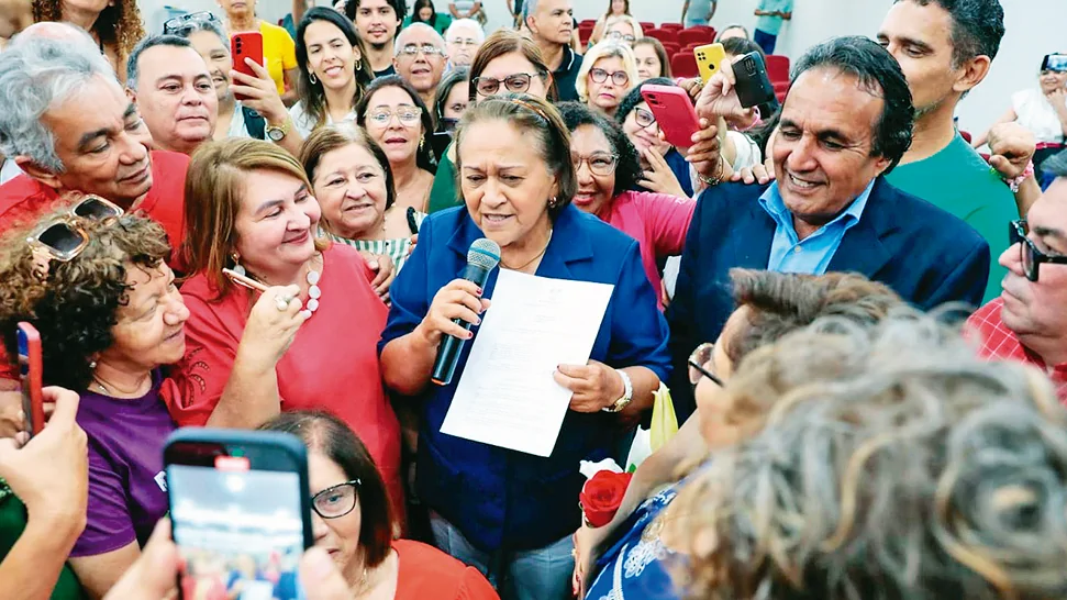 Fátima Bezerra sanciona lei que institui plano de carreira para servidores administrativos da Educação no RN