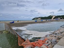 Ponta Negra: pesquisadores identificam esgoto, impermeabilização e risco de erosão