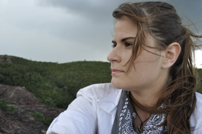 Brasil pode ter fóssil de dinossauro de volta; paleontóloga da UFRN liderou campanha