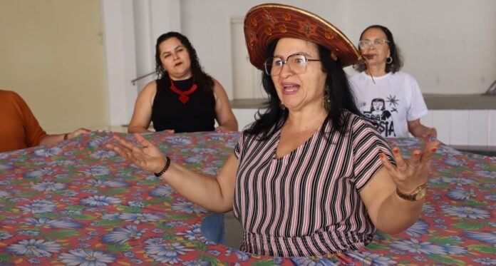 Projeto forma cordelistas e impulsiona protagonismo feminino na arte