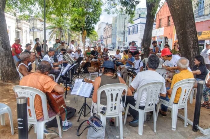 #MeGuia: Choro do Caçuá, Greiosa, festa do poste e mais farras neste sábado (9)